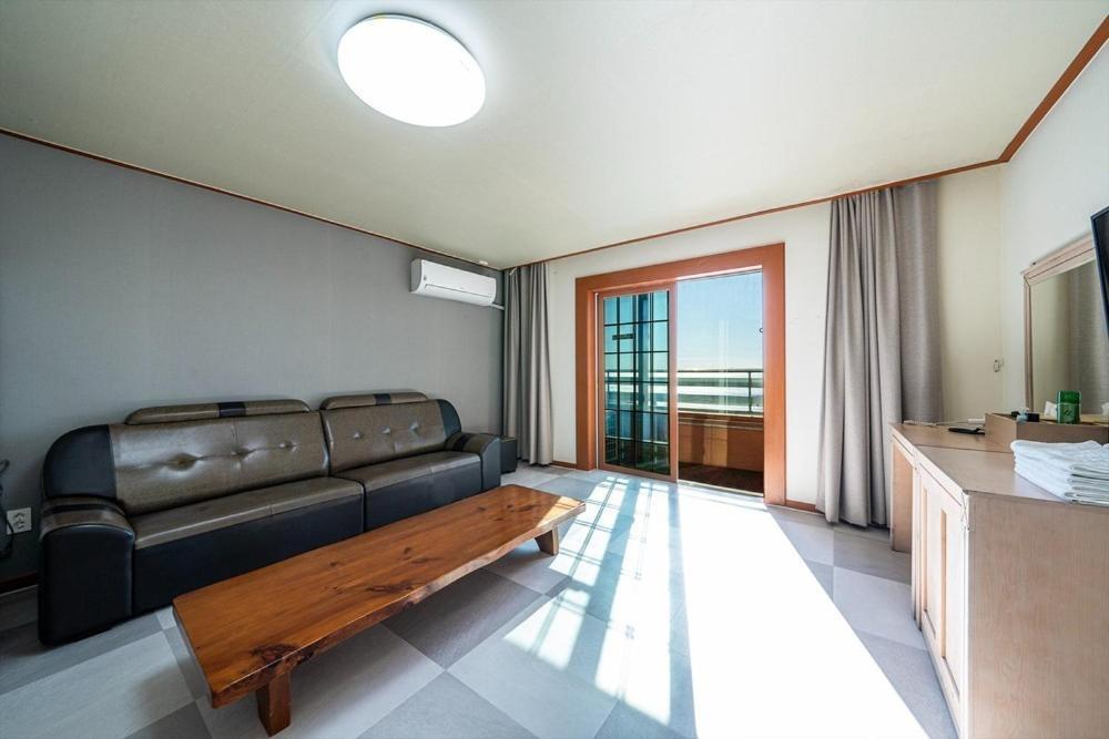 โอเชียนวิว รีซอร์เทล Hotel โพเรียง ภายนอก รูปภาพ