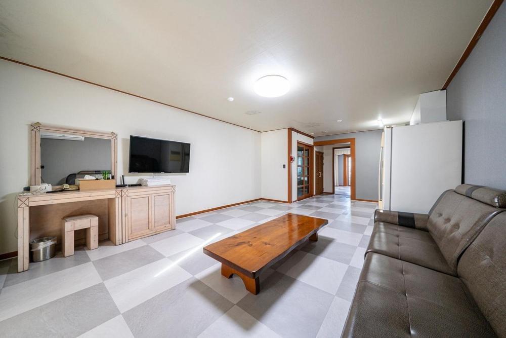 โอเชียนวิว รีซอร์เทล Hotel โพเรียง ภายนอก รูปภาพ