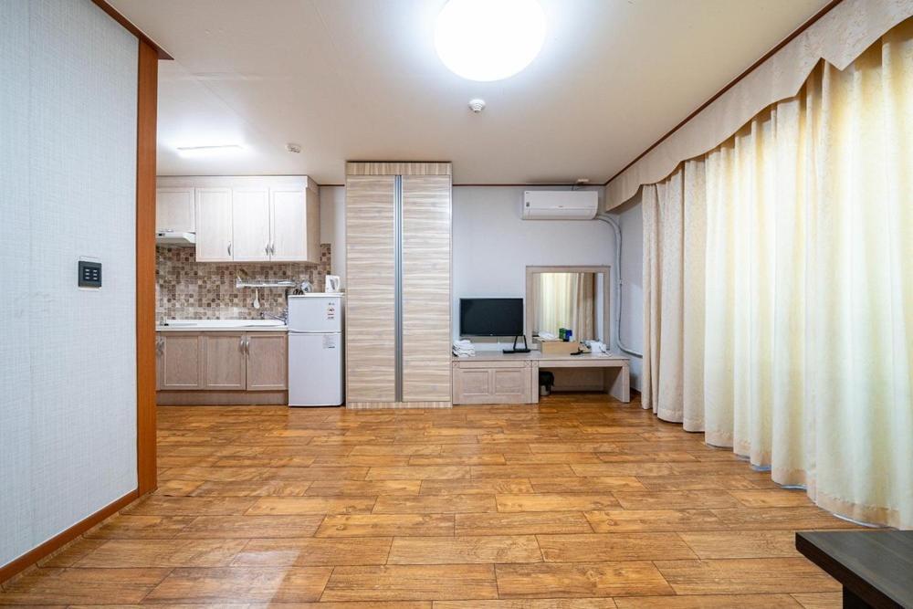โอเชียนวิว รีซอร์เทล Hotel โพเรียง ภายนอก รูปภาพ