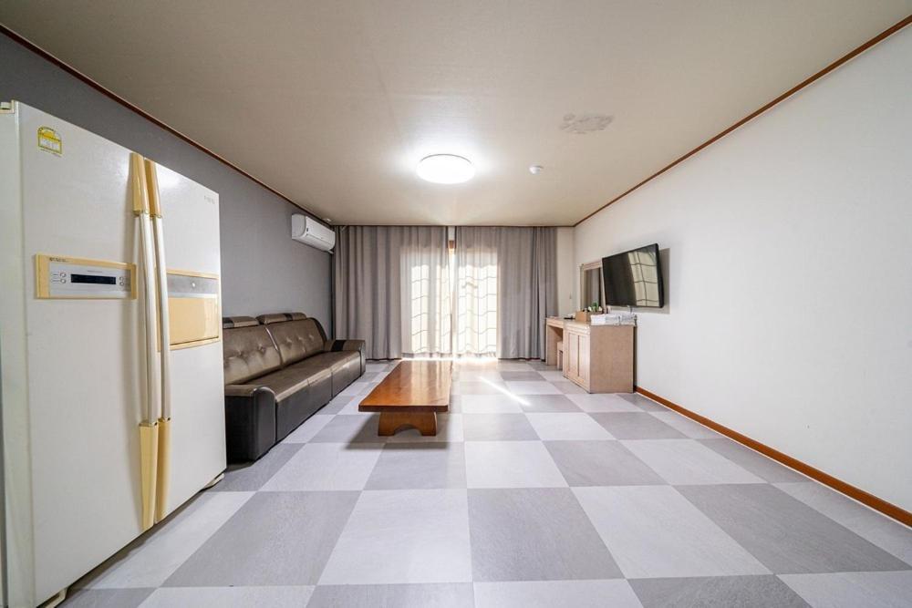 โอเชียนวิว รีซอร์เทล Hotel โพเรียง ภายนอก รูปภาพ