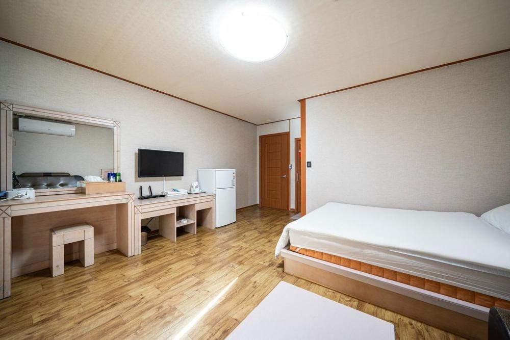โอเชียนวิว รีซอร์เทล Hotel โพเรียง ภายนอก รูปภาพ